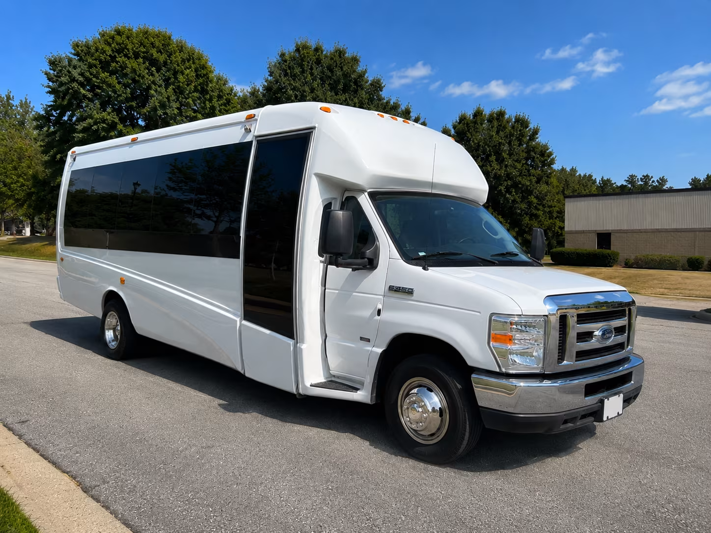 shuttle your guests between longview hotels and your venue with ease
